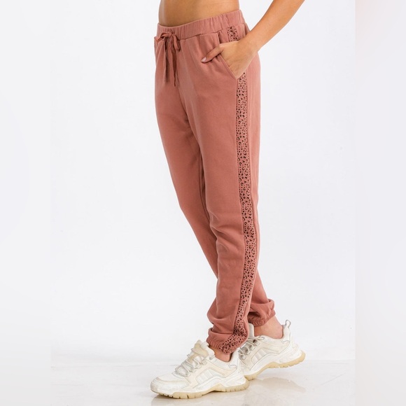 SALE! 022. WOMEN'S ELASTIC WAIST FRONT POCKET ANIMAL PRINT DETAILED SWEATPANTS - Picture 2 of 5